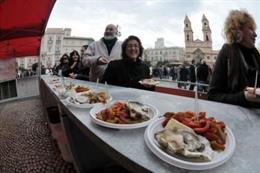 Celebración de la Ostionada en la plaza de San Antonio de Cádiz en una imagen de archivo.