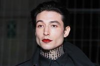 Ezra Miller, arrestado otra vez en Hawái por agresión