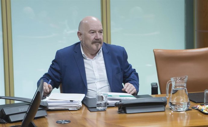 Archivo - El parlamentario del PNV Iñigo Iturrate