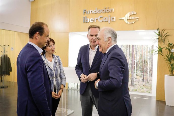 El director general de Fundación Ibercaja, José Luis Rodrigo, y el director general de Integra Estrategia y Tecnología, Félix Gil, han rubricado el acuerdo