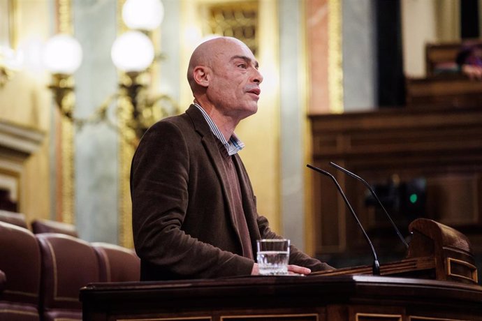 Archivo - El diputado y secretario general de Unidas Podemos, Txema Guijarro, interviene en una sesión plenaria, en el Congreso de los Diputados, a 1 de febrero de 2022, en Madrid (España). 