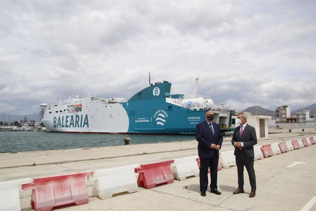 El delegado de la Junta en Granada, Pablo García, y el presidente del Puerto de Motril, José García Fuentes