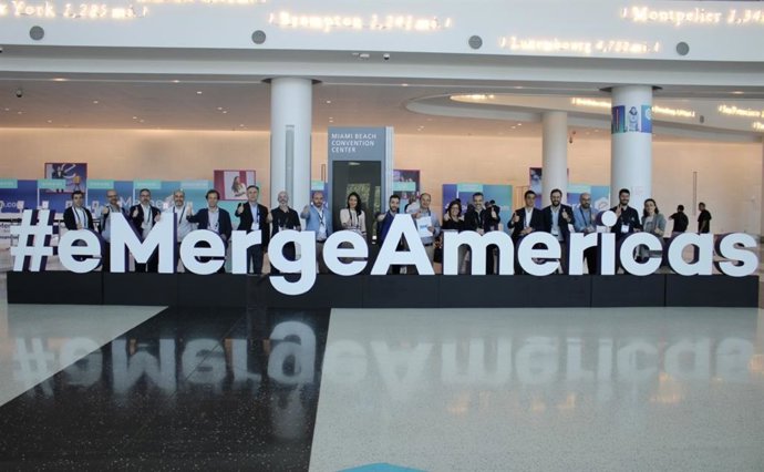 La consejera de Empresa, Empleo, Universidades y Portavocía, Valle Miguélez, asiste a la feria Emerge Americas en Miami, junto al INFO y 16 startups de la Región