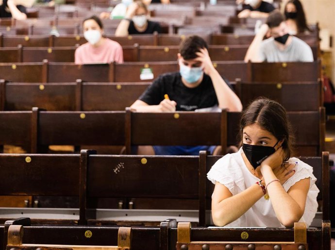 Archivo - Imagen de archivo de exámenes en la US.