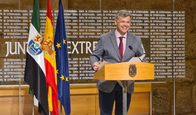 El portavoz de la Junta de Extremadura, Juan Antonio González, en rueda de prensa