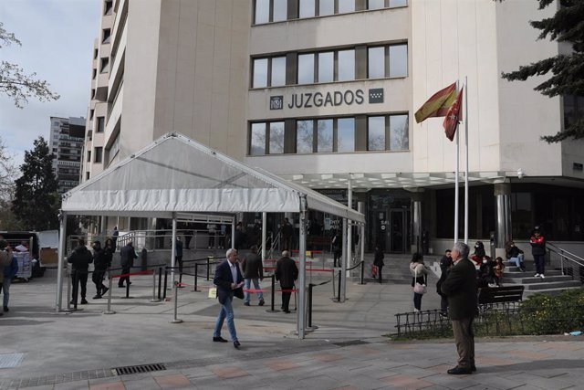 Vista de la entrada de los Juzgados de Madrid en Plaza Castilla,  a 8 de abril de 2022,  en Madrid (España). Maestre se presenta como acusación popular en el procedimiento abierto por las comisiones millonarias cobradas supuestamente por influencia del al