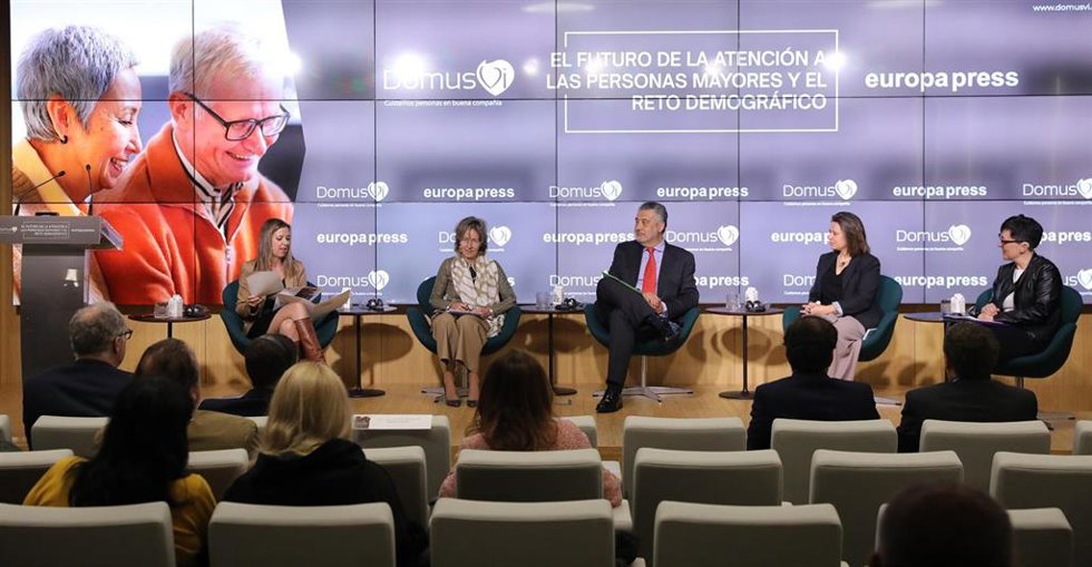 Expertos en el evento Las residencias de mayores y el envejecimiento de la población española.