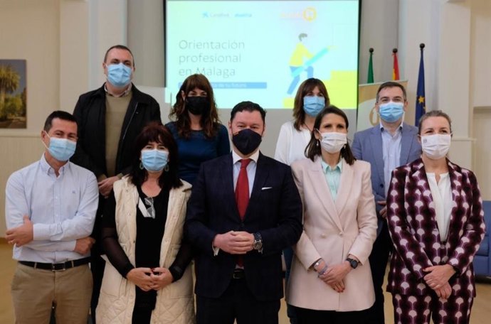 Junta, Caixabank Dualiza y Arrabal reúnen a medio centenar de profesionales para impulsar orientación del futuro