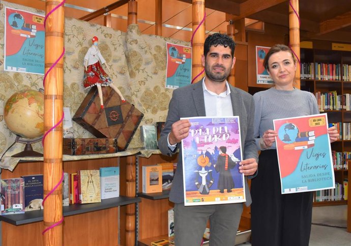 El concejal de Educación, José González, en la presentación de los actos del Día del Libro.