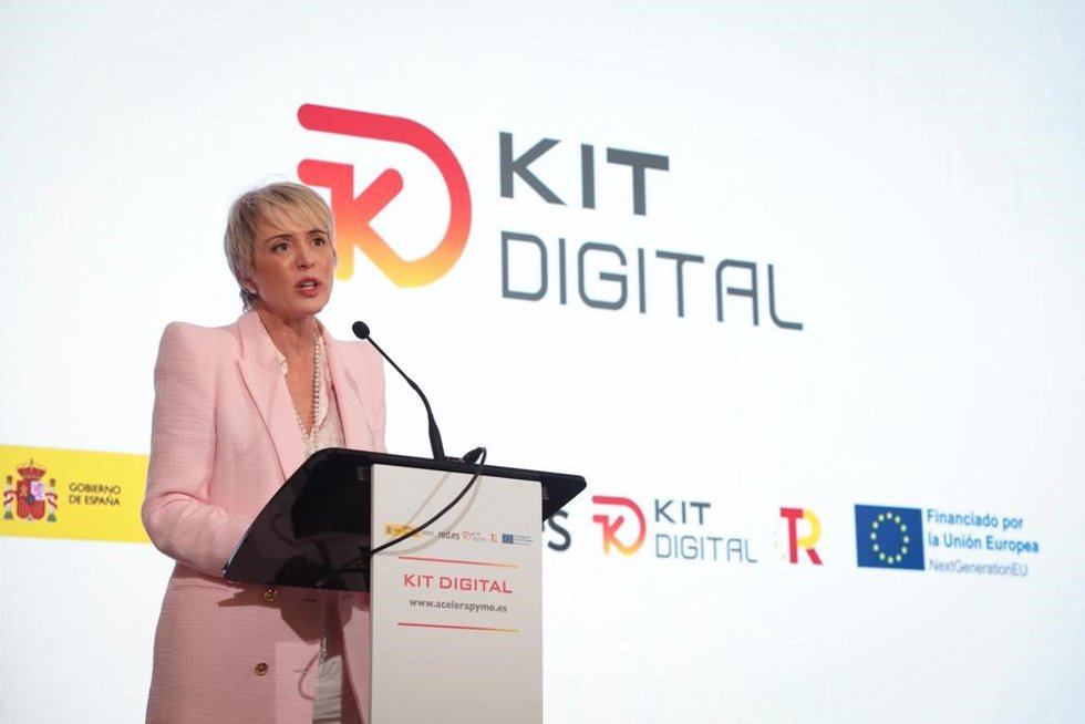 Carme Artigas presenta el Kit Digital