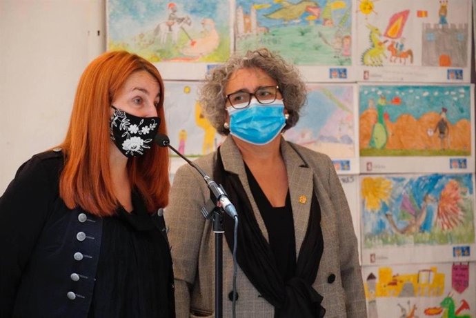 La concejala de Culura, Fernanda Valdés, y la portavoz del gobierno local, María José Pulido, presentan los actos de la festividad de San Jorge