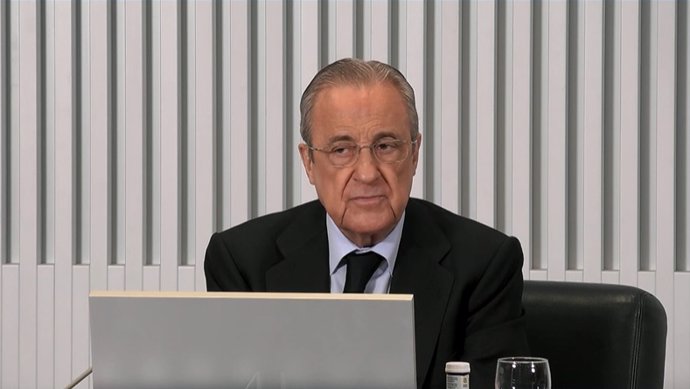 Archivo - El presidente de ACS, Florentino Pérez, en una conferencia con analistas de 2022
