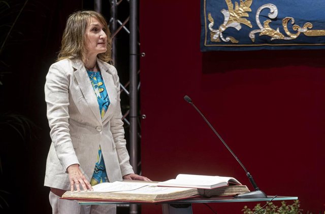 Rocío Lucas toma posesión como consejera de Educación.