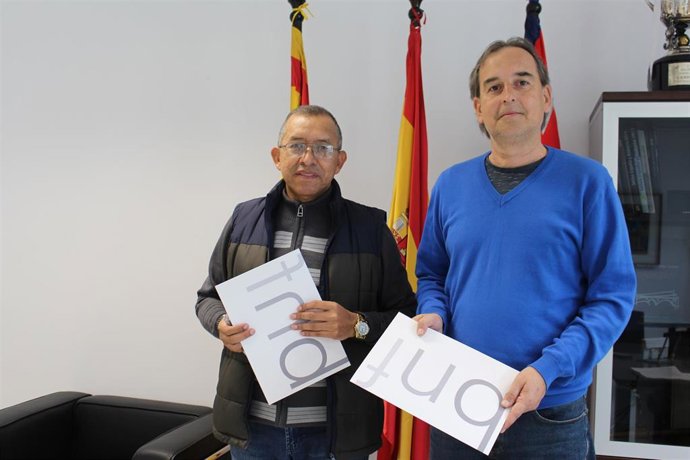 El párroco Crisanto López y el alcalde binefarense, Alfonso Adán