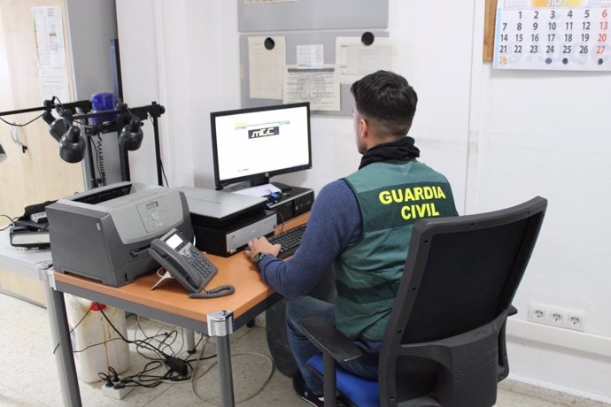 Archivo - Agente de la Guardia Civil.