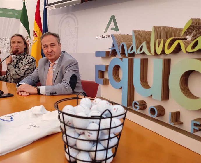 Ángel Pimentel e Isabel Albás en la presentación de la 'Andalucía Equality Golf Cup'.