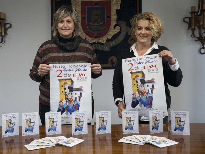 La alcaldesa de Camargo, Esther Bolado, y la concejala de Festejos, Marián Vía, presentan el programa de la Fiesta Homenaje a Pedro Velarde