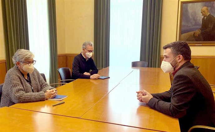 En la imagen (de izqda. A dcha.): la alcaldesa de Gijón, Ana González; el director general de Obras Públicas y Proyectos de Gijón, Pedro Guerrero,y el viceconsejero de Infraestructuras, Movilidad y Territorio del Principado de Asturias, Jorge García.