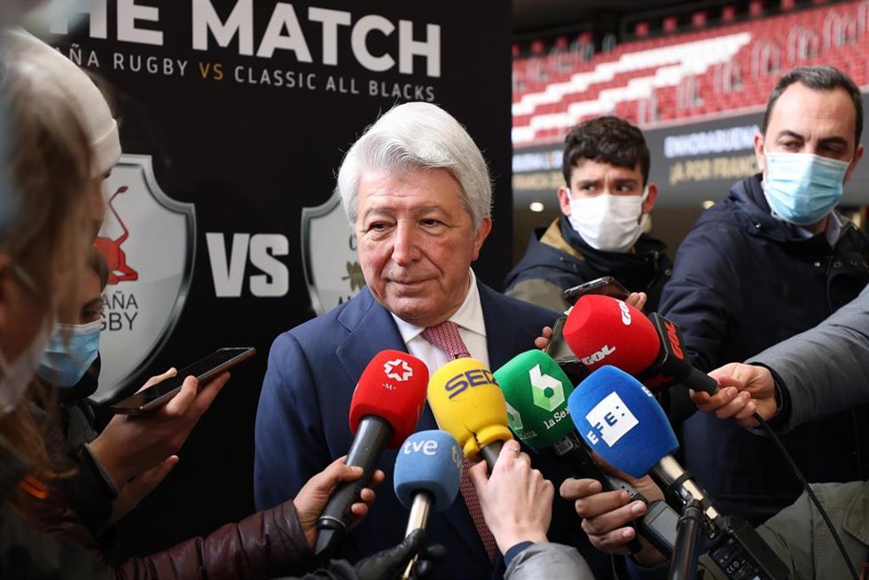 Archivo - El presidente del Atlético de Madrid, Enrique Cerezo, durante la presentación del partido de rugby en el Wanda Metropolitano entre España y los Classic All Blacks.