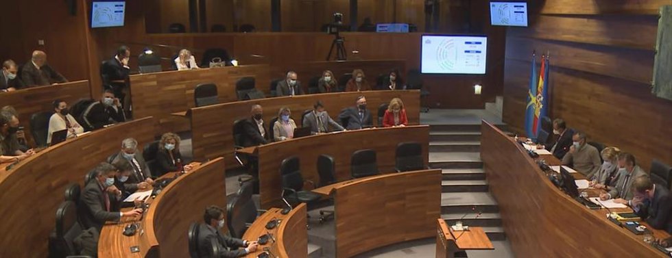 Diputados asturianos, en el pleno del 20 de abril de 2022