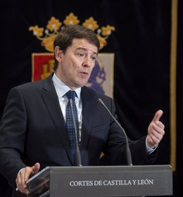 El presidente de Castilla y León, Alfonso Fernández Mañueco, interviene tras tomar posesión de su cargo de como presidente de la Junta de Castilla y León, en la sede de las Cortes de Castilla y León, a 19 de abril de 2022, en Valladolid, Castilla y León