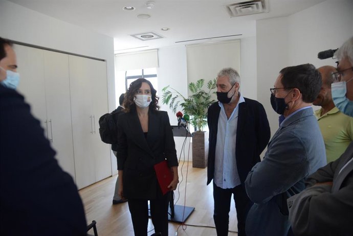 Archivo - La presidenta de la Comunidad de Madrid, Isabel Díaz Ayuso, acompañada de su jefe de Gabinete, Miguel Ángel Rodríguez. Archivo.