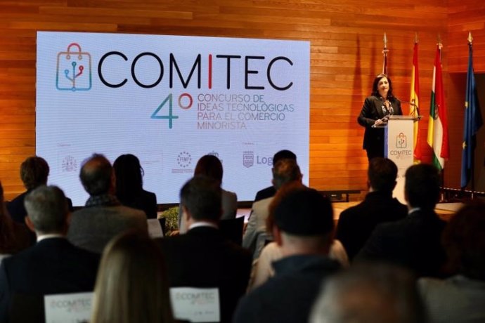 La presidenta del Gobierno, Concha Andreu, interviene en el acto de entrega de los premios del IV Concurso de Ideas Tecnológicas para el Comercio Minorista