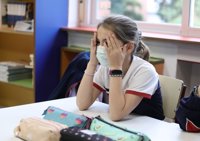 Las CCAA mantienen la obligación de llevar mascarilla en algunos espacios educativos y su recomendación en ciertos casos