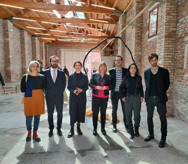 La artista mallorquina Lara Fluxà inaugura 'LLIM' en la Bienal de Arte de Venecia.