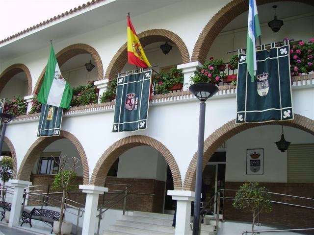 Archivo - Fachada del Ayuntamiento de Lepe (Huelva).