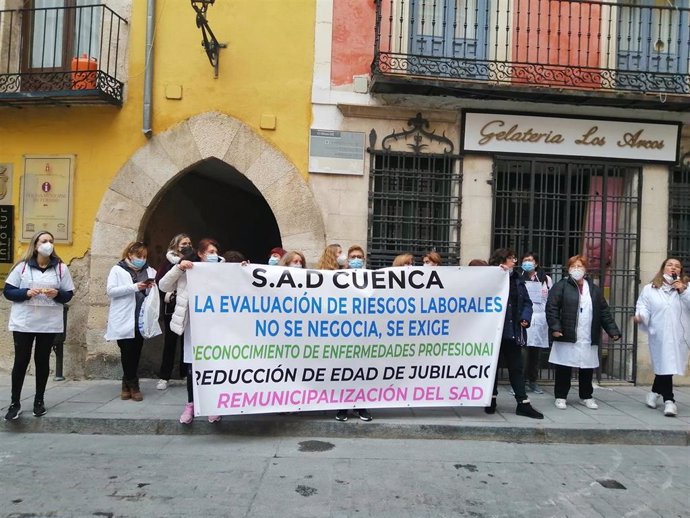 Protesta de las trabajadoras del Servicio de Ayuda a Domicilio del Ayuntamiento de Cuenca