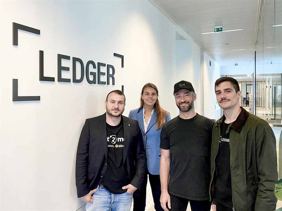El director de ventas de Ledger, Marcelo Moscatelli; el vicepresidente de soluciones de negocio de Ledger, Alex Zinder; la responsable de relaciones para EMEA de Ledger, Lorena Chamorro, y el cofundador y director de operaciones de Bit2Me, Andreei Manue
