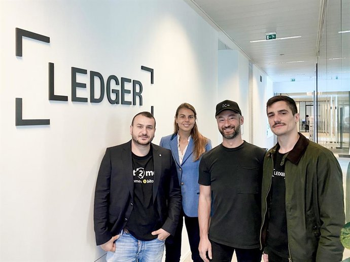 El director de ventas de Ledger, Marcelo Moscatelli; el vicepresidente de soluciones de negocio de Ledger, Alex Zinder; la responsable de relaciones para EMEA de Ledger, Lorena Chamorro, y el cofundador y director de operaciones de Bit2Me, Andreei Manue