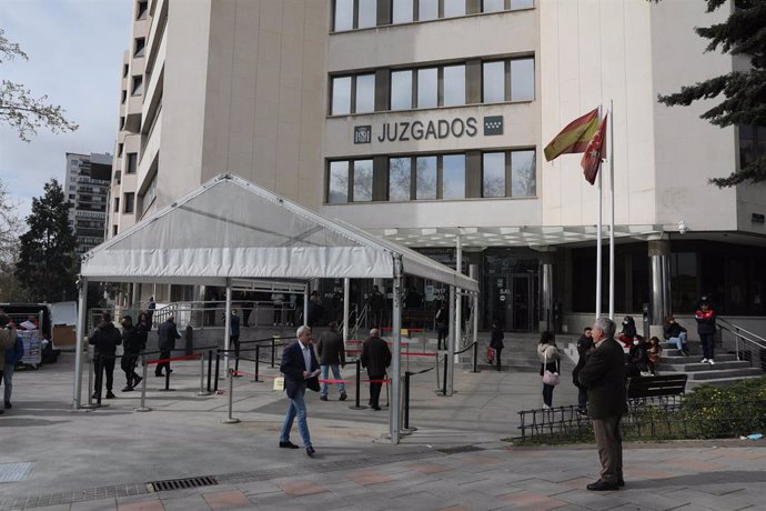 Vista de la entrada de los Juzgados de Madrid en Plaza Castilla,  a 8 de abril de 2022,  en Madrid (España). Maestre se presenta como acusación popular en el procedimiento abierto por las comisiones millonarias cobradas supuestamente por influencia del 