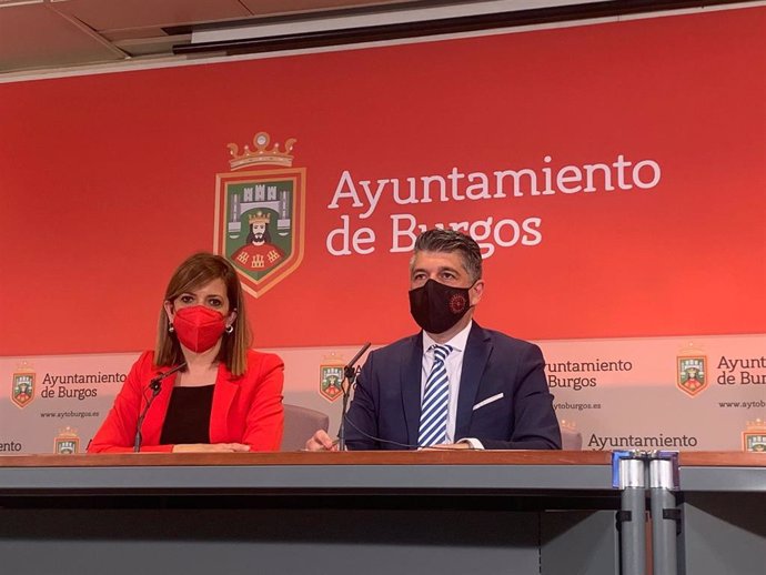 Nuria Barrio y Vicente Marañón en rueda de prensa.