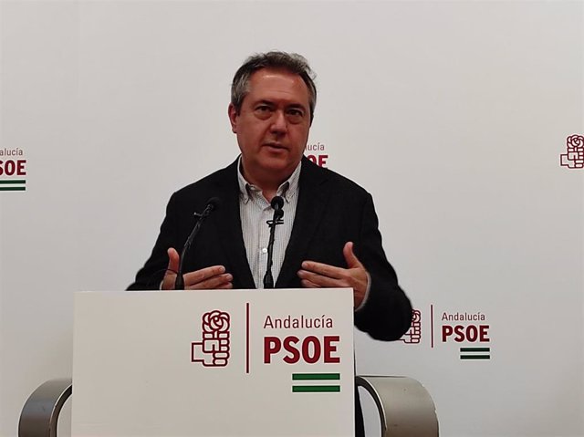 El secretario general del PSOE-A, Juan Espadas, en la sede de su partido en Córdoba.