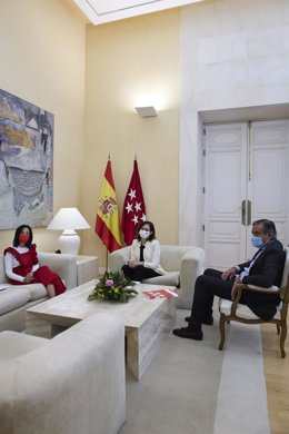 Archivo - La delegada del Gobierno en Madrid, Mercedes González (i), mantiene su primer encuentro institucional con la presidenta de la Comunidad de Madrid, Isabel Díaz Ayuso (c), y con el consejero de Presidencia, Justicia e Interior, Enrique López (d)