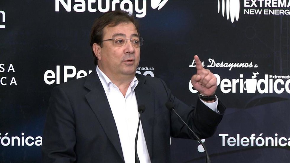 El presidente de la Junta de Extremadura, Guillermo Fernández Vara, interviene en el foro 'Futuribles' sobre transición energética en Cáceres