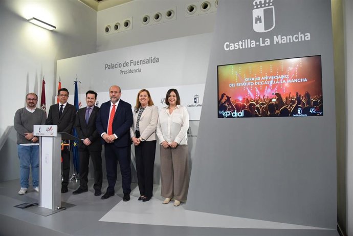 El vicepresidente regional, José Luis Martínez Guijarro, y la consejera de Educación, Cultura y Deportes, Rosa Ana Rodríguez, han presentando los conciertos.