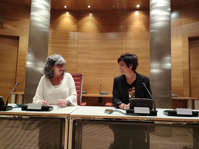 La portavoz de Adelante Andalucía, Teresa Rodríguez, y la senadora de Adelante Andalucía, Pilar González.