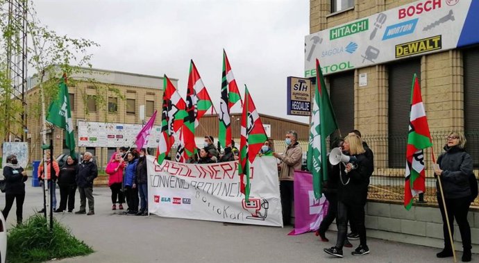 Concentración de trabajadores de gasolineras alavesas