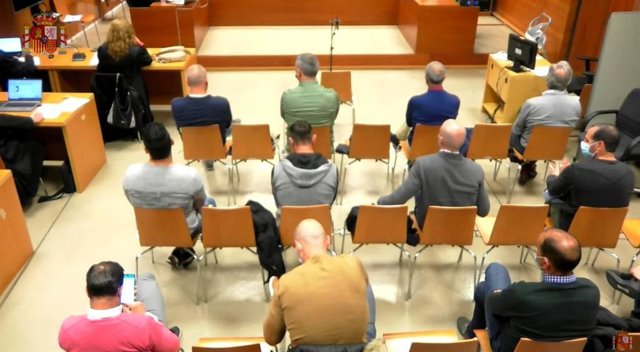 Los acusados en el segundo día del juicio por las supuestas filtraciones en las oposiciones a bombero-conductor en la Diputación de Valladolid.