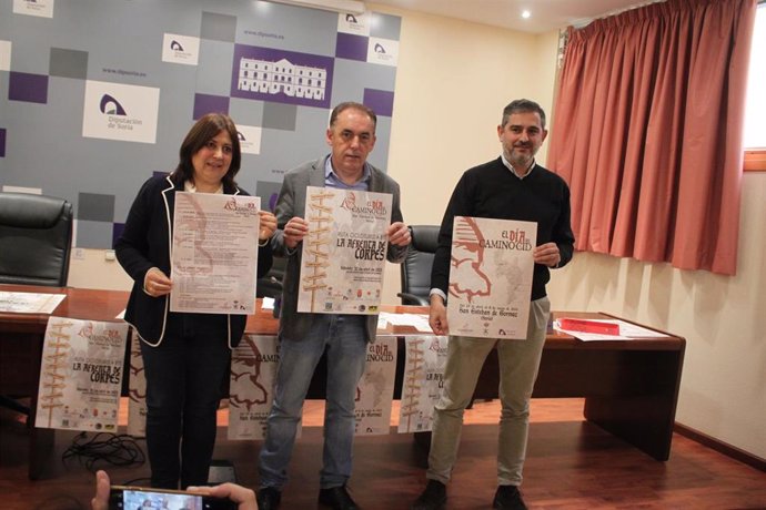 De izda a dcha, María Luisa Aguilera, Benito Serrano y Alberto Luque presentan el Día del Camino del Cid