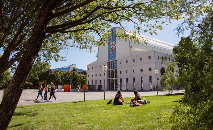 Archivo - Estudiantes, en la UPNA