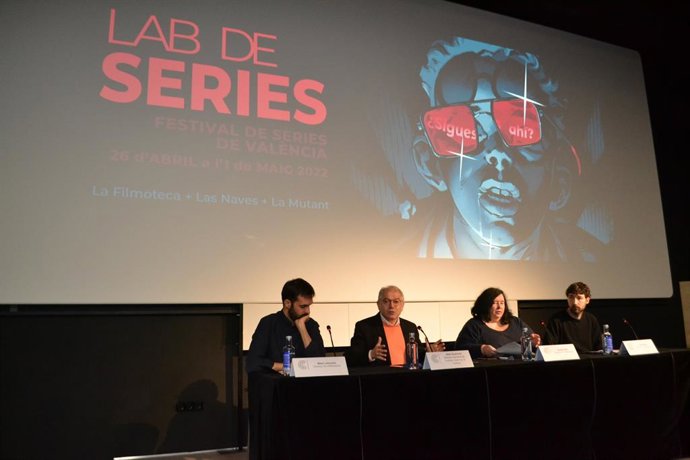 El director del IVC, Abel Guarinós, y los directores de LABdeseries David Brieva, Áurea Ortiz y Mikel Labastida, durante la presentación de la programación de la tercera edición del festival
