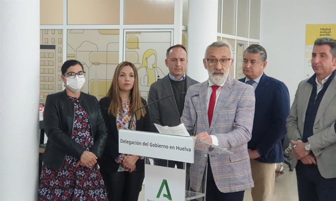 El vicepresidente de Innovación Económica y Social de la Diputación de Huelva y alcalde de Bonares, Juan Antonio García, en la inauguración del nuevo centro 'Vuela Guadalinfo' en Bonares.