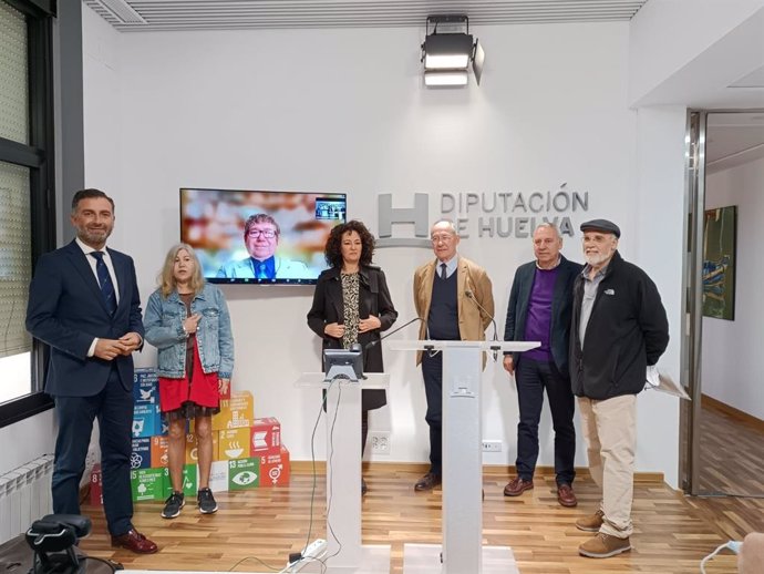 El escritor Alejandro Céspedes gana el XLII el Premio Iberoamericano de Poesía Juan Ramón Jiménez.