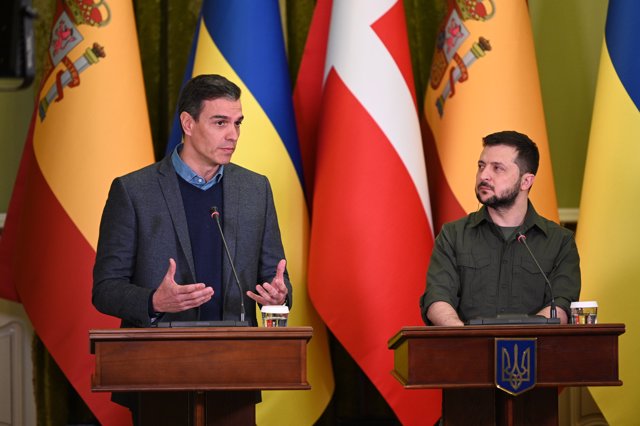 El presidente del Gobierno, Pedro Sánchez, durante la rueda de prensa conjunta con el presidente de Ucrania Volodimir Zelenski