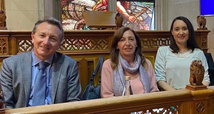 Grupo de Ciudadanos en el Consell de Mallorca tras la aprobación de la moción para aplanar los baches del camino de acceso a Raixa.