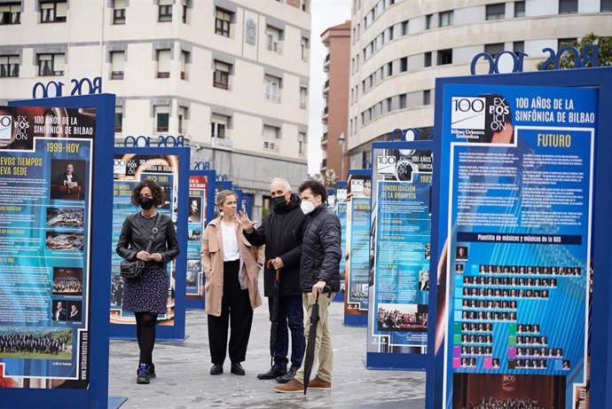 Lorea Bilbao y Gorka Zubiaurre presentan la exposición de la BOS en Barakaldo